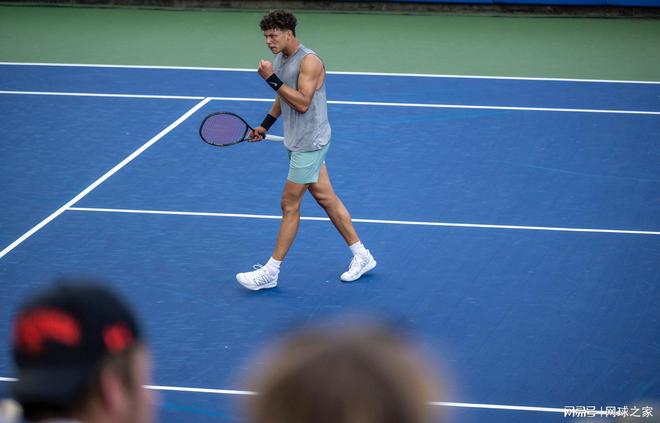 之间对齐各 之间对齐各